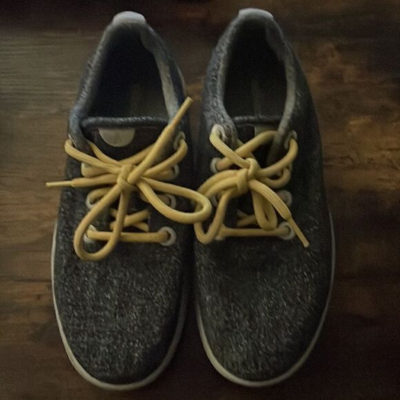 Allbirds The Wool Runner Gray Merino
Yellow Laces Size 9 - Picture 2 of 6
